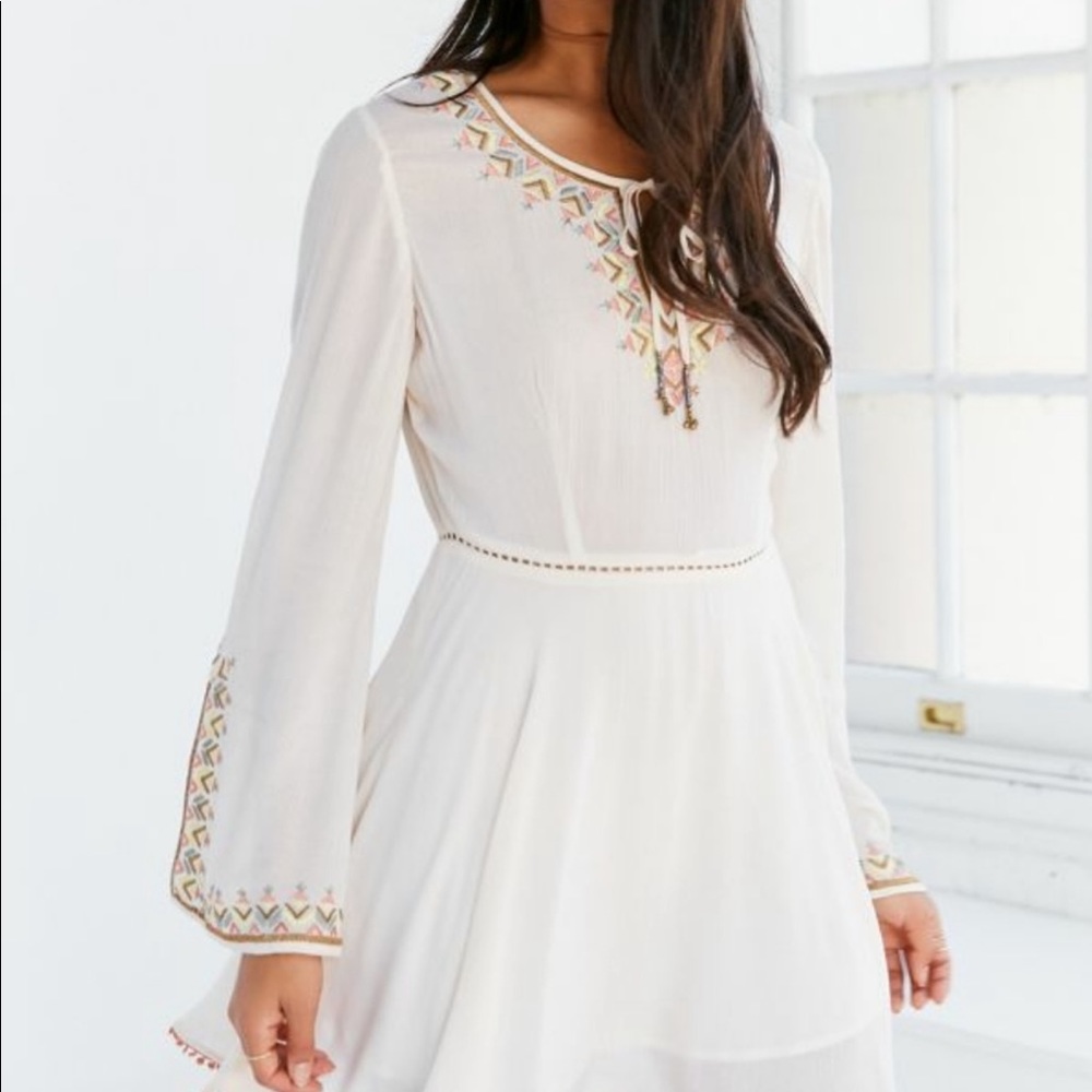 UO Ecote Boho Embroidered Dress Coral XS 0 NEW - Picture 6 of 7